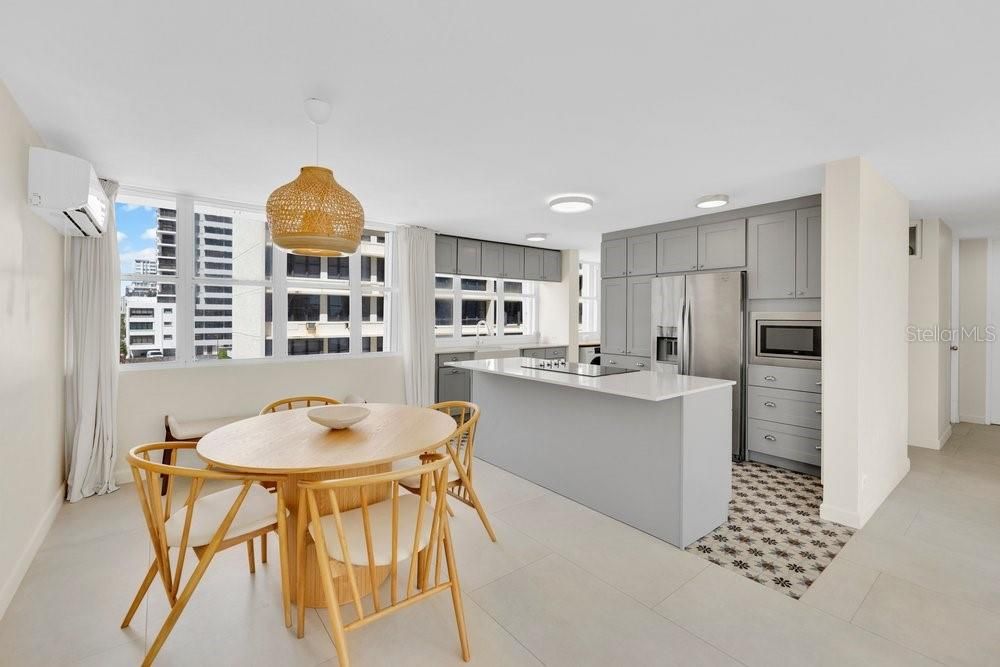 En Venta: $935,000 (2 camas, 2 baños, 1301 Pies cuadrados)