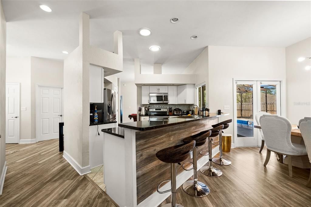 На продажу: $550,000 (4 спален, 3 ванн, 2241 Квадратных фут)