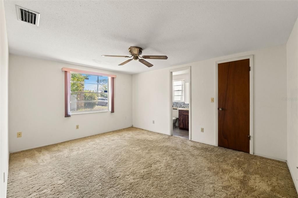 En Venta: $189,900 (2 camas, 2 baños, 1318 Pies cuadrados)