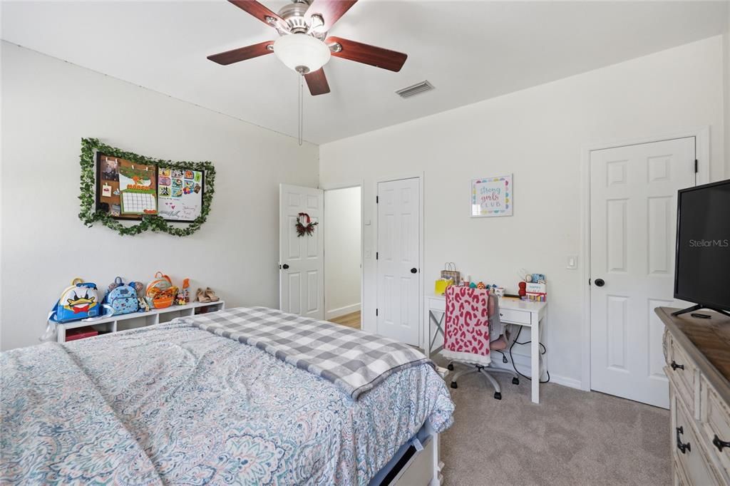 Activo con contrato: $595,000 (5 camas, 3 baños, 2729 Pies cuadrados)