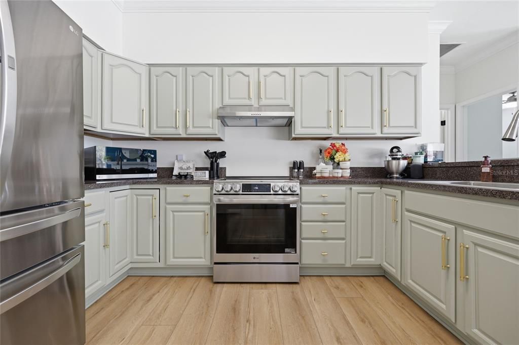 Activo con contrato: $595,000 (5 camas, 3 baños, 2729 Pies cuadrados)