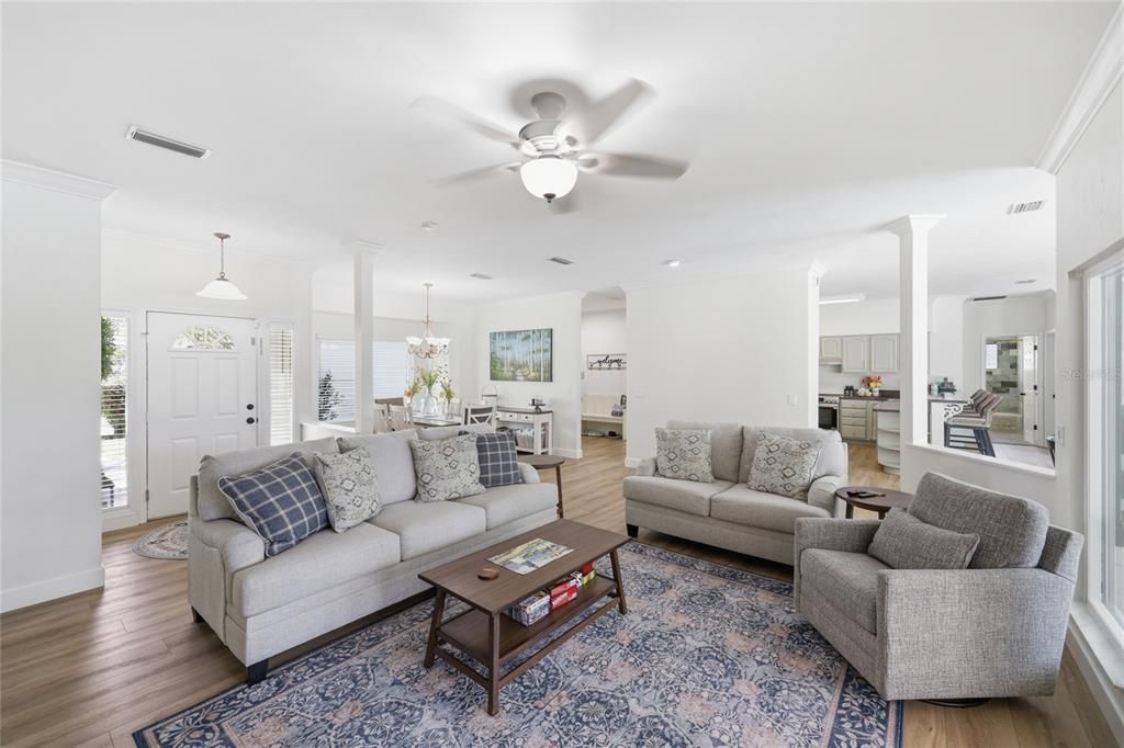 Activo con contrato: $595,000 (5 camas, 3 baños, 2729 Pies cuadrados)