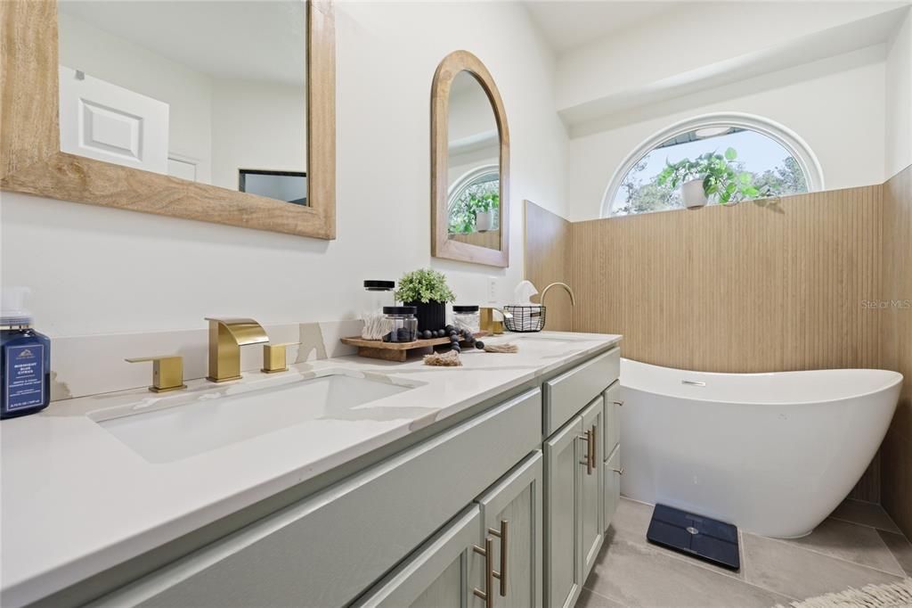 Activo con contrato: $595,000 (5 camas, 3 baños, 2729 Pies cuadrados)
