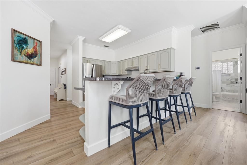 Activo con contrato: $595,000 (5 camas, 3 baños, 2729 Pies cuadrados)