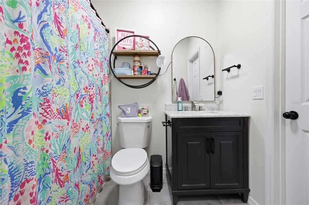 Activo con contrato: $595,000 (5 camas, 3 baños, 2729 Pies cuadrados)