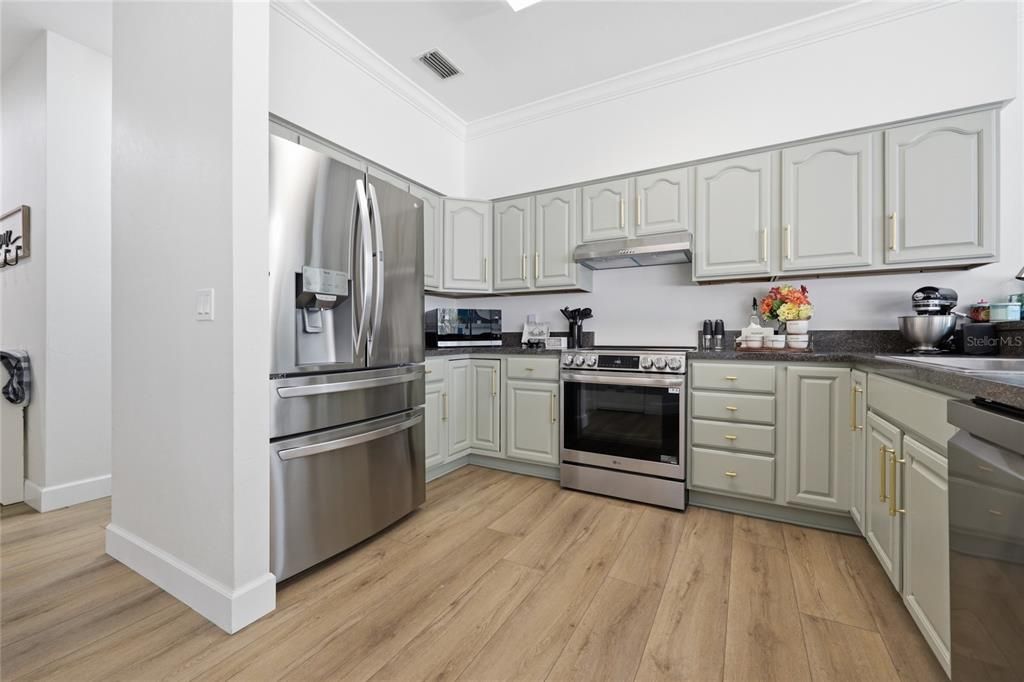 Activo con contrato: $595,000 (5 camas, 3 baños, 2729 Pies cuadrados)