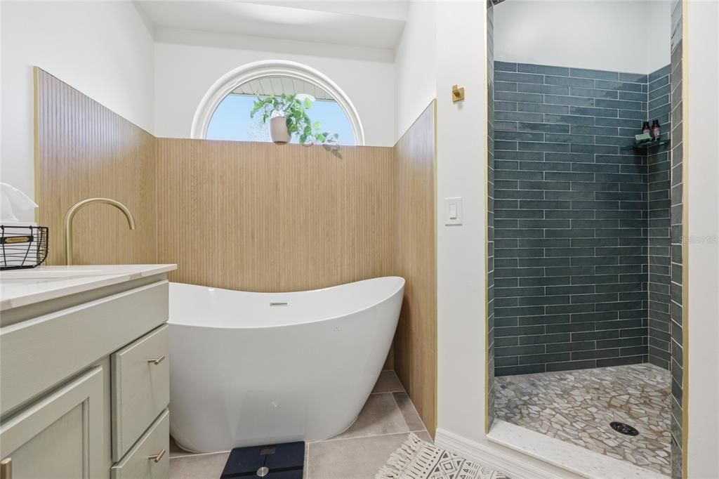 Activo con contrato: $595,000 (5 camas, 3 baños, 2729 Pies cuadrados)