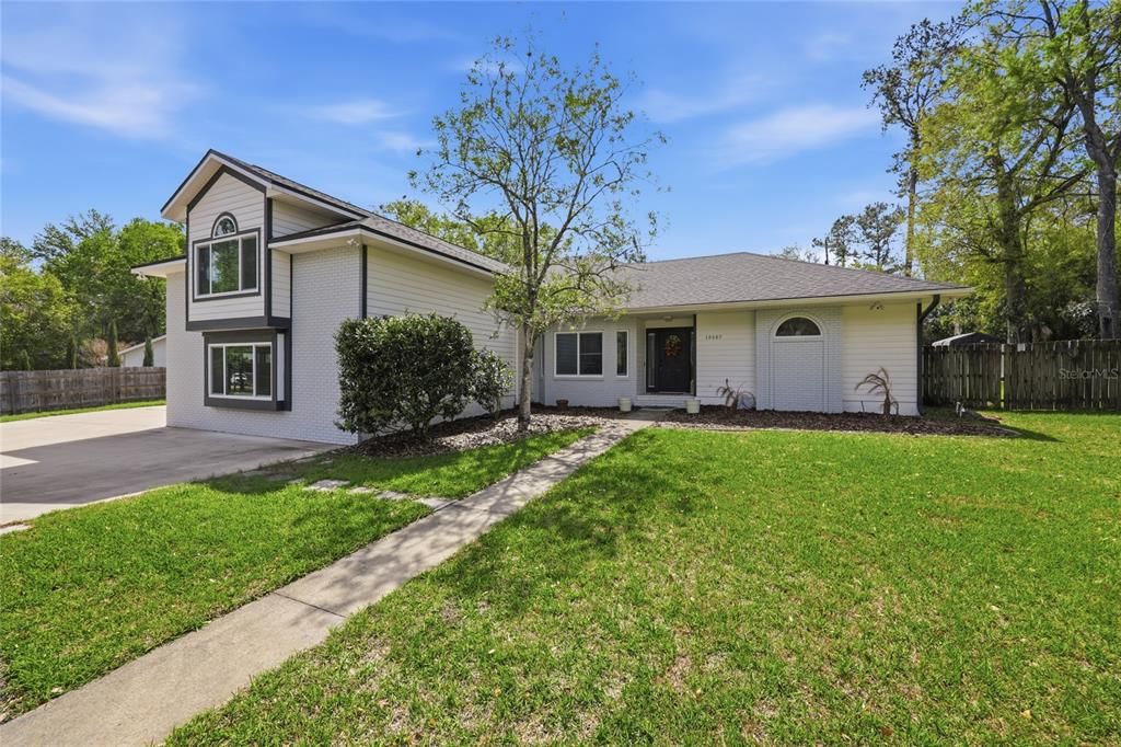 Activo con contrato: $595,000 (5 camas, 3 baños, 2729 Pies cuadrados)