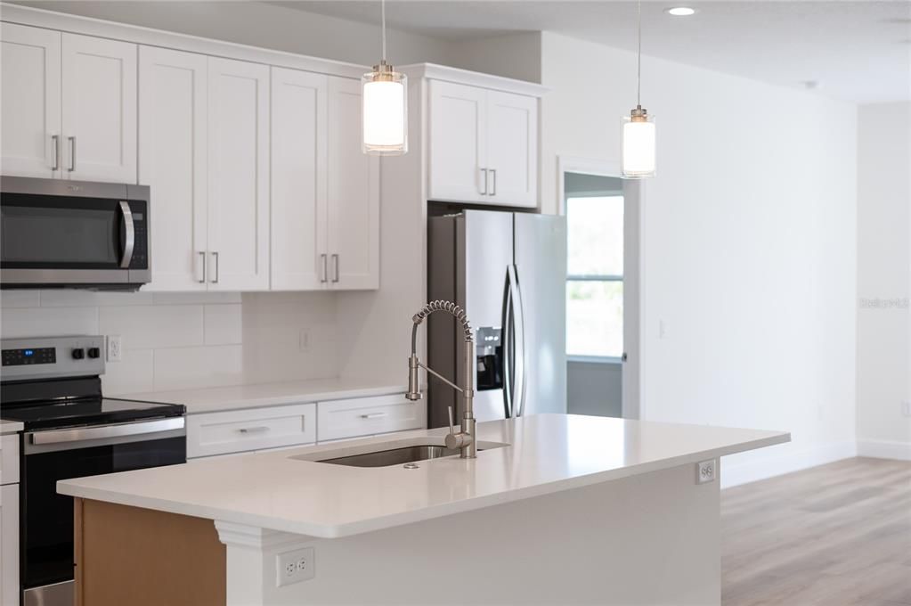 For Sale: $354,000 (3 beds, 2 baths, 1483 Square Feet)