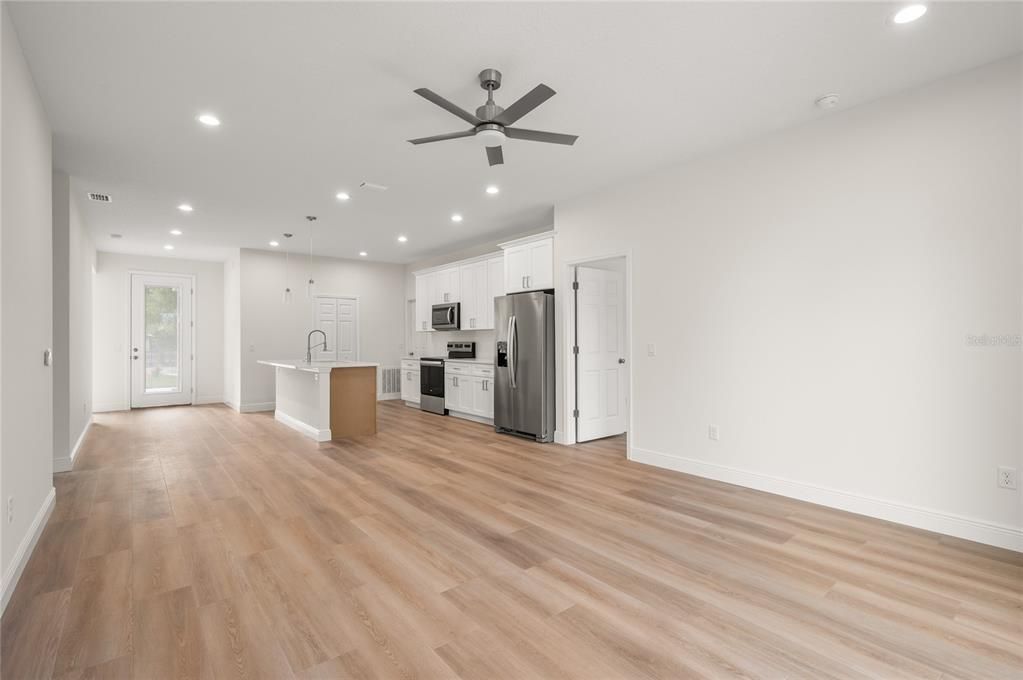 For Sale: $354,000 (3 beds, 2 baths, 1483 Square Feet)