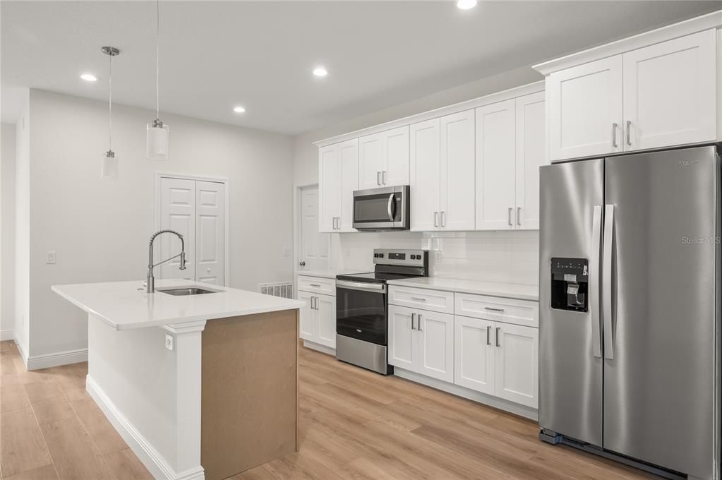 For Sale: $354,000 (3 beds, 2 baths, 1483 Square Feet)