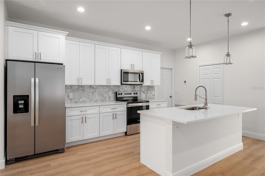 For Sale: $354,000 (3 beds, 2 baths, 1483 Square Feet)