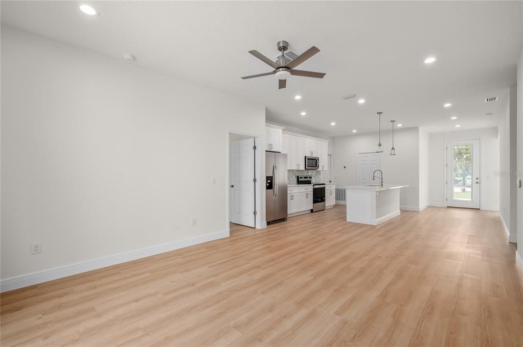 For Sale: $354,000 (3 beds, 2 baths, 1483 Square Feet)
