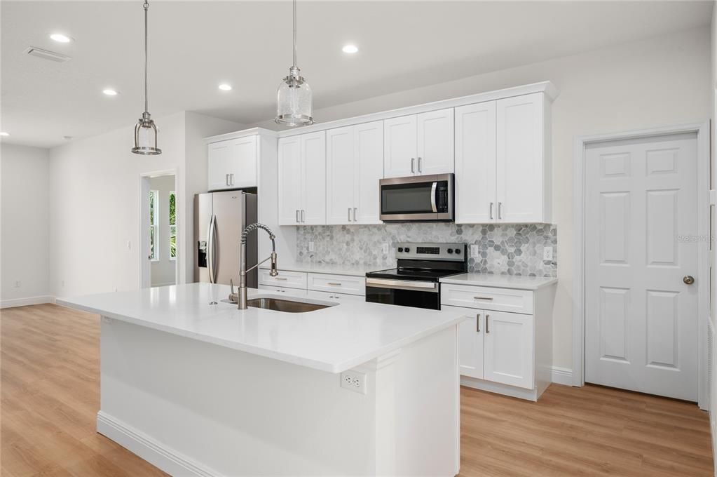 For Sale: $354,000 (3 beds, 2 baths, 1483 Square Feet)