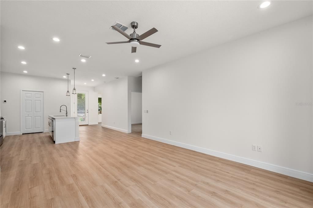 For Sale: $354,000 (3 beds, 2 baths, 1483 Square Feet)