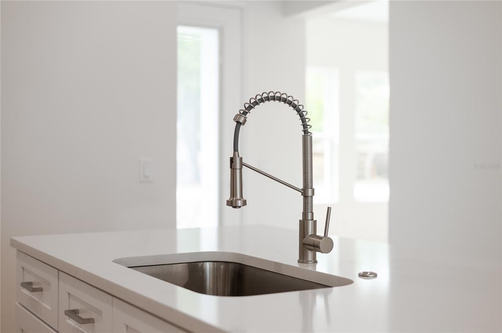 For Sale: $354,000 (3 beds, 2 baths, 1483 Square Feet)