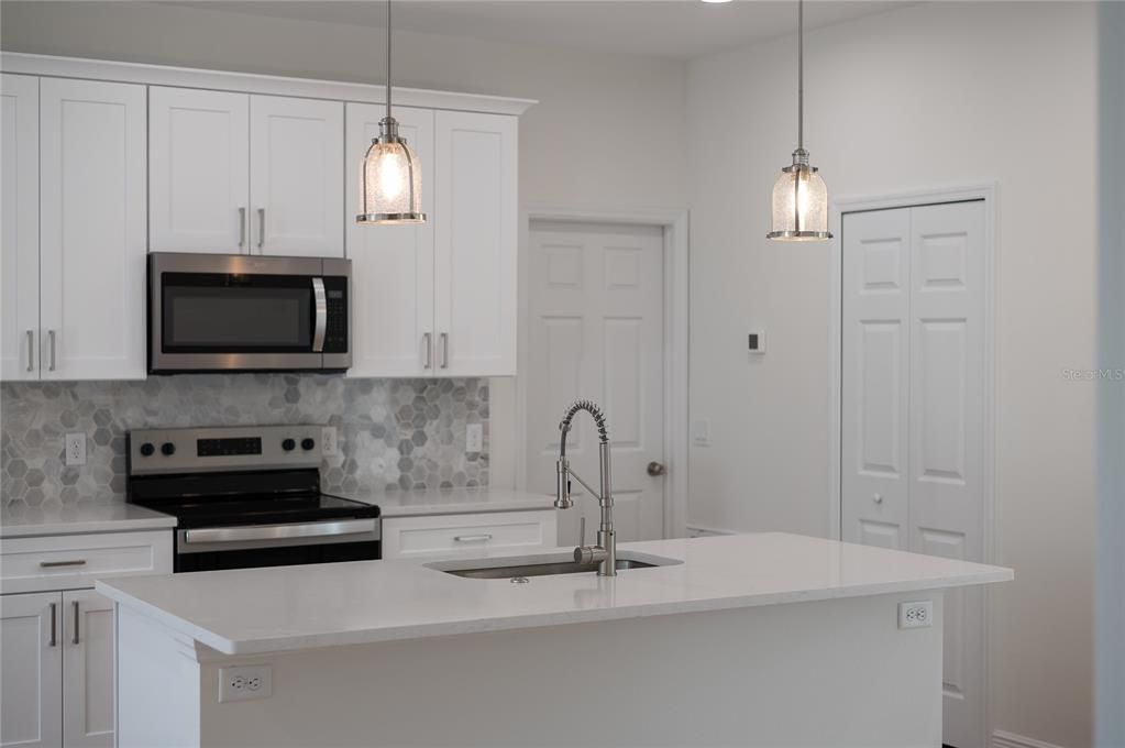 For Sale: $354,000 (3 beds, 2 baths, 1483 Square Feet)