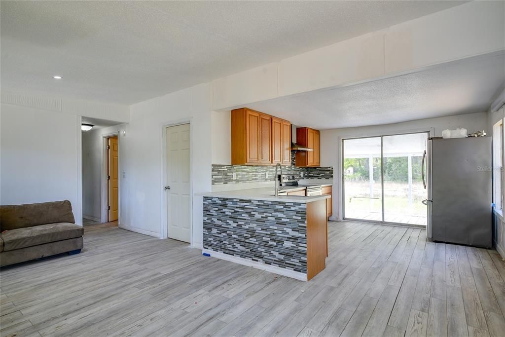 Active With Contract: $259,000 (3 beds, 2 baths, 960 Square Feet)