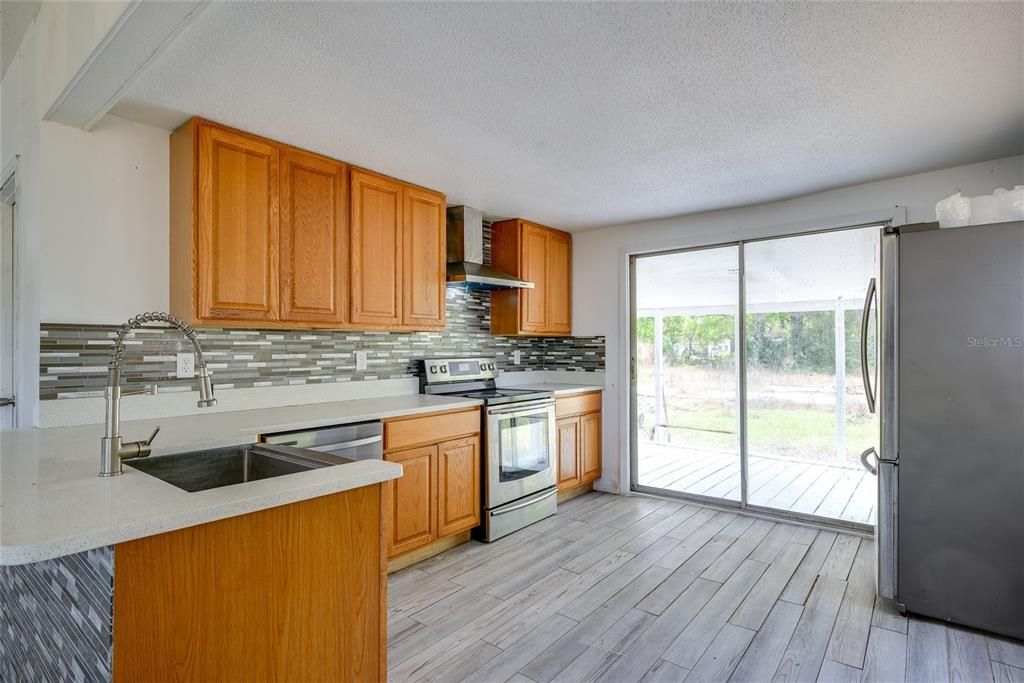 Active With Contract: $259,000 (3 beds, 2 baths, 960 Square Feet)