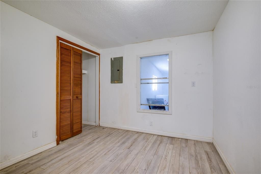 Active With Contract: $259,000 (3 beds, 2 baths, 960 Square Feet)