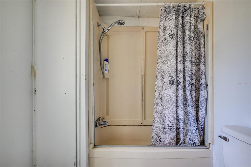 Active With Contract: $259,000 (3 beds, 2 baths, 960 Square Feet)