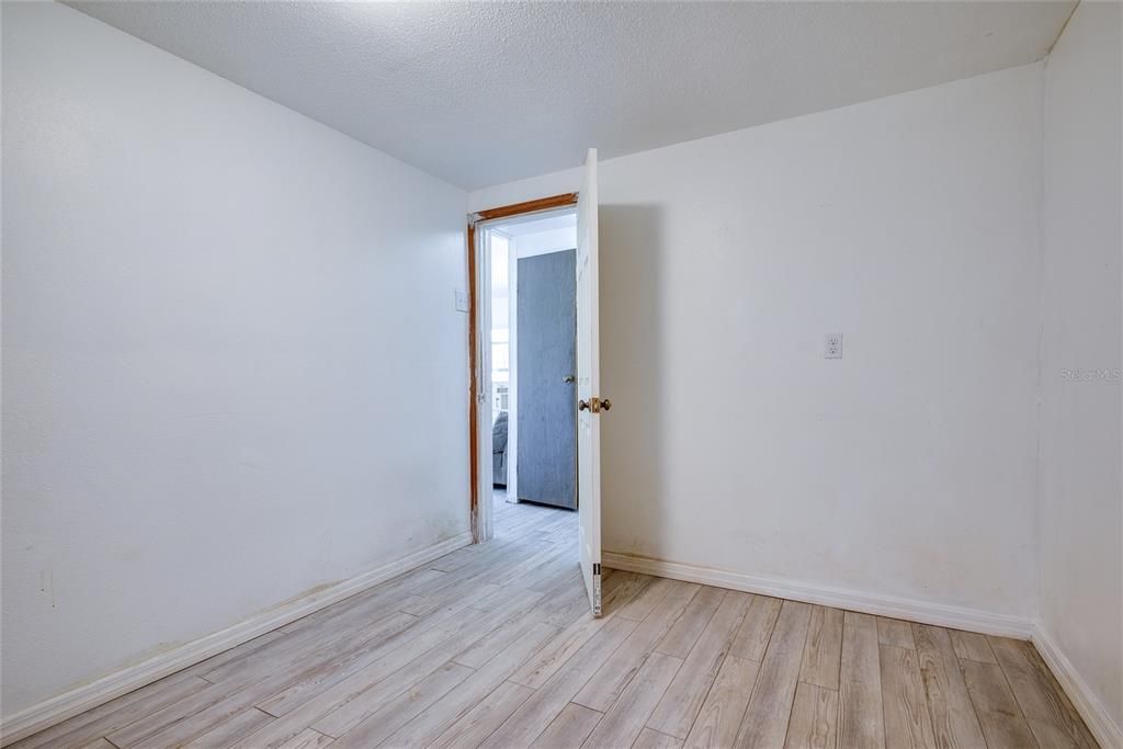 Active With Contract: $259,000 (3 beds, 2 baths, 960 Square Feet)