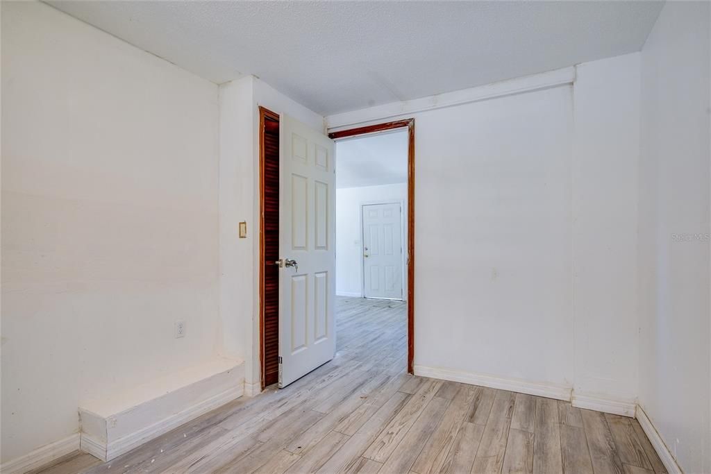 Active With Contract: $259,000 (3 beds, 2 baths, 960 Square Feet)