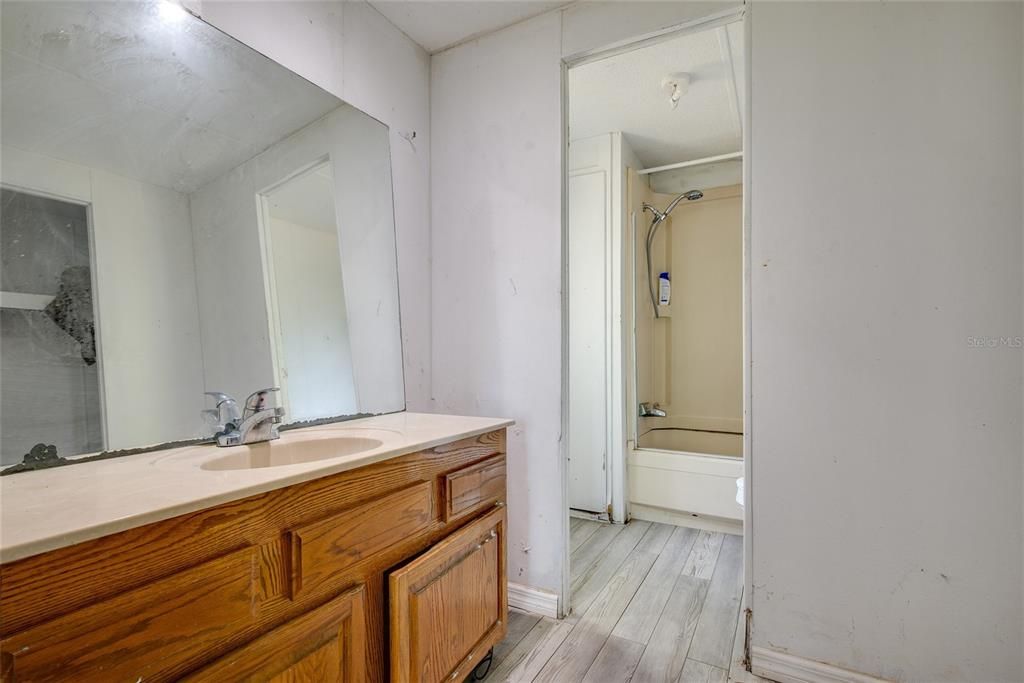 Active With Contract: $259,000 (3 beds, 2 baths, 960 Square Feet)