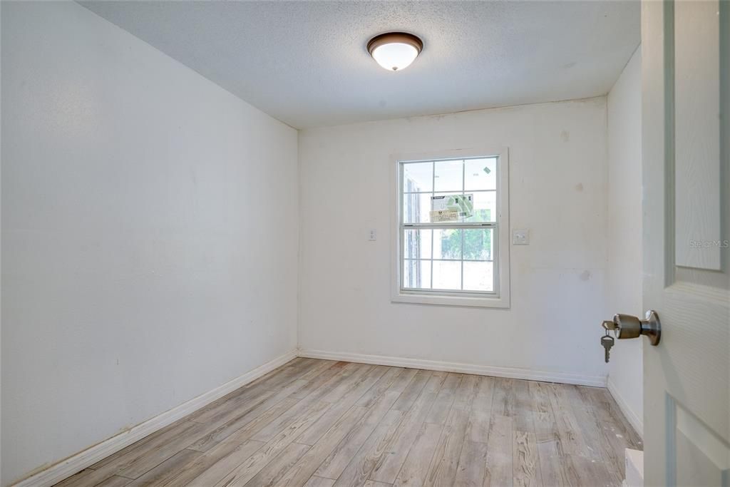 Active With Contract: $259,000 (3 beds, 2 baths, 960 Square Feet)