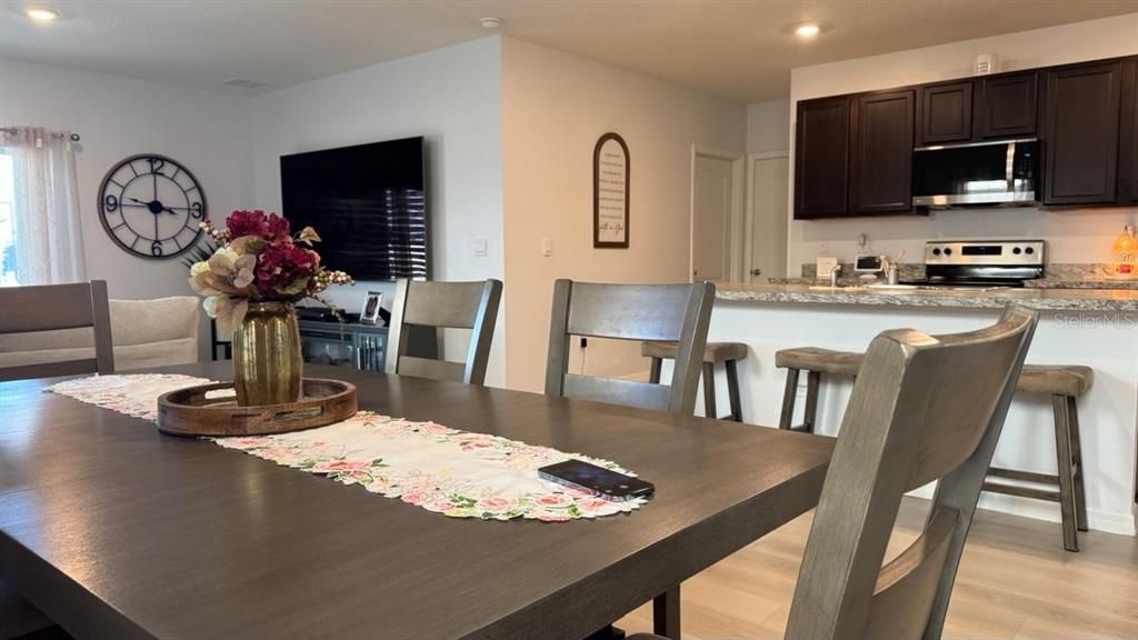 En Venta: $394,900 (5 camas, 3 baños, 2522 Pies cuadrados)