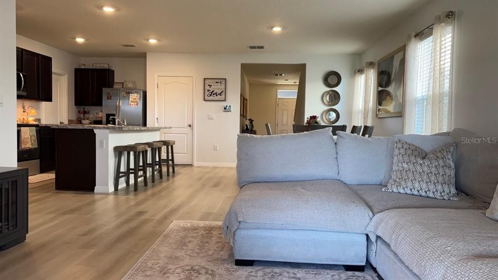 En Venta: $394,900 (5 camas, 3 baños, 2522 Pies cuadrados)