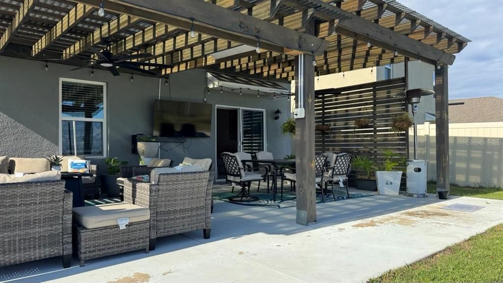 En Venta: $394,900 (5 camas, 3 baños, 2522 Pies cuadrados)