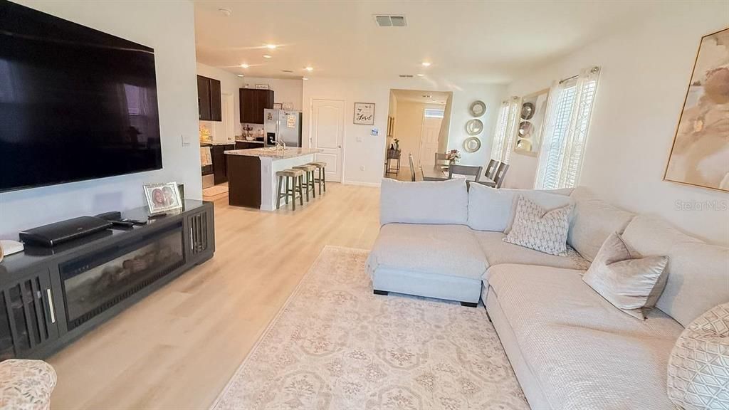 En Venta: $394,900 (5 camas, 3 baños, 2522 Pies cuadrados)