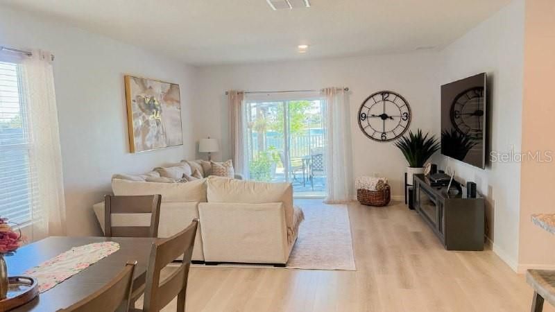 En Venta: $394,900 (5 camas, 3 baños, 2522 Pies cuadrados)