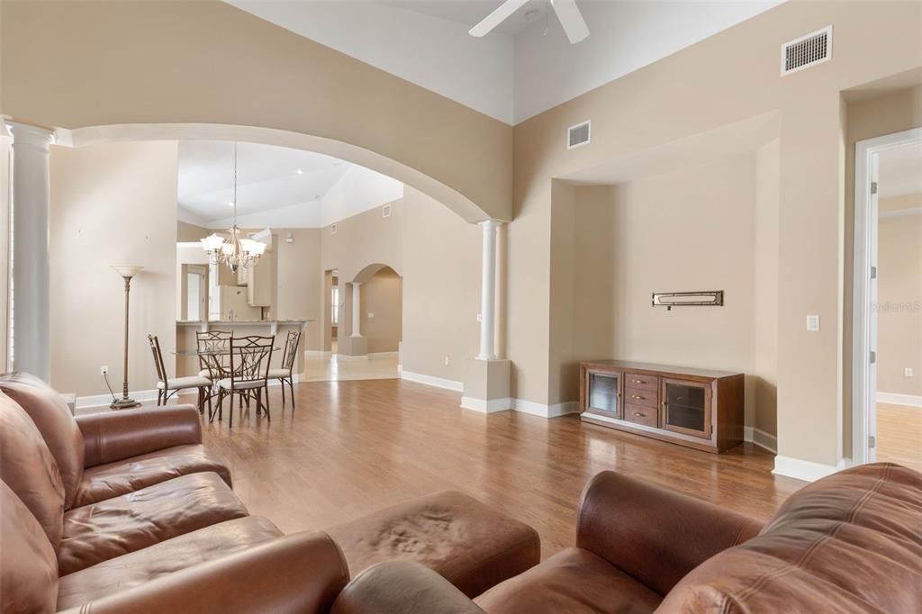 待售: $469,000 (2 贝兹, 2 浴室, 1828 平方英尺)