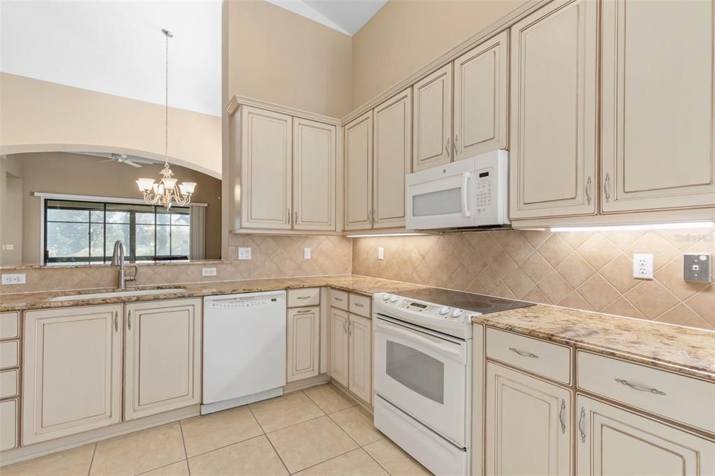 待售: $469,000 (2 贝兹, 2 浴室, 1828 平方英尺)