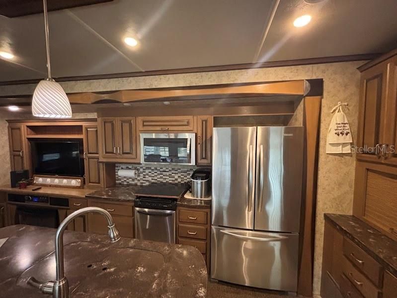 На продажу: $83,500 (0.10 acres)