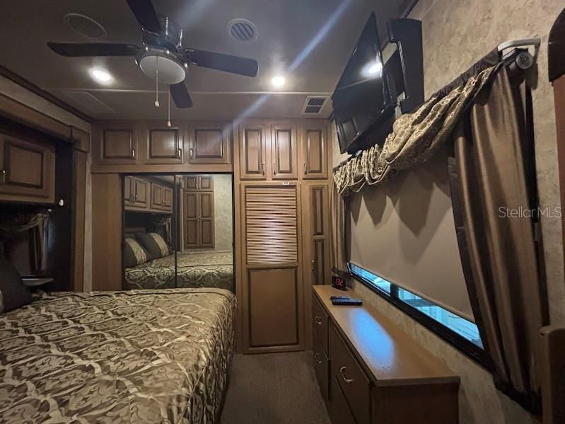 На продажу: $83,500 (0.10 acres)