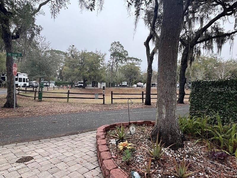 На продажу: $83,500 (0.10 acres)