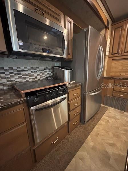 На продажу: $83,500 (0.10 acres)