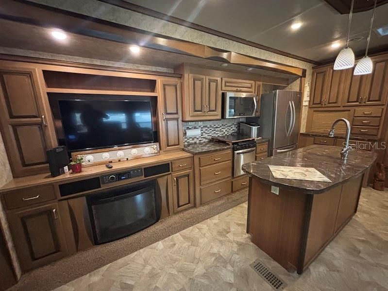 На продажу: $83,500 (0.10 acres)