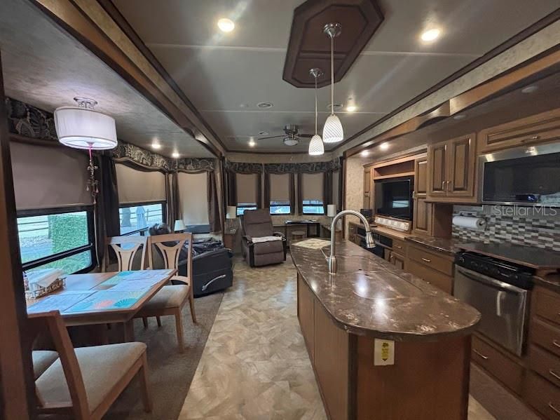 На продажу: $83,500 (0.10 acres)