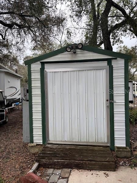 На продажу: $83,500 (0.10 acres)