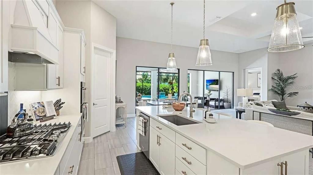 Activo con contrato: $1,545,000 (4 camas, 4 baños, 3982 Pies cuadrados)