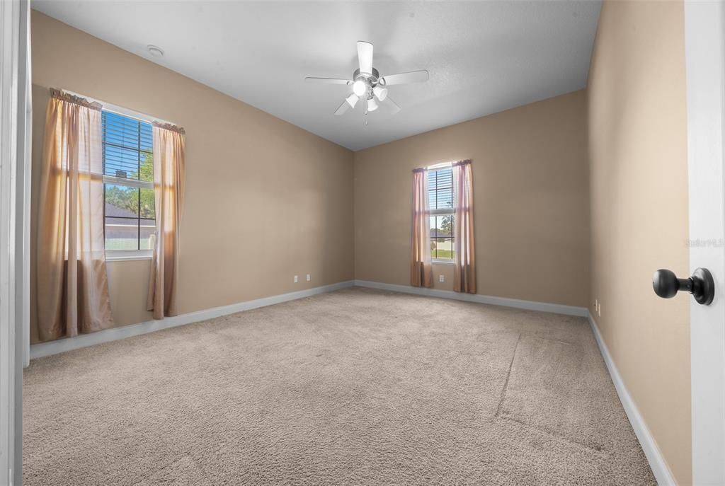 En Venta: $543,000 (4 camas, 3 baños, 2700 Pies cuadrados)