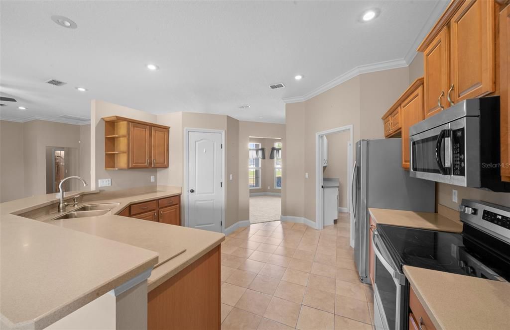 En Venta: $543,000 (4 camas, 3 baños, 2700 Pies cuadrados)