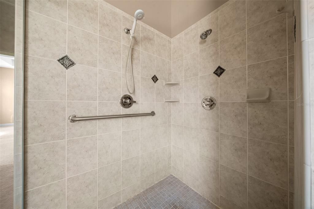 En Venta: $543,000 (4 camas, 3 baños, 2700 Pies cuadrados)