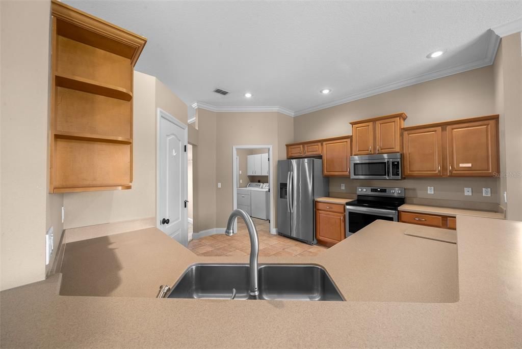 En Venta: $543,000 (4 camas, 3 baños, 2700 Pies cuadrados)