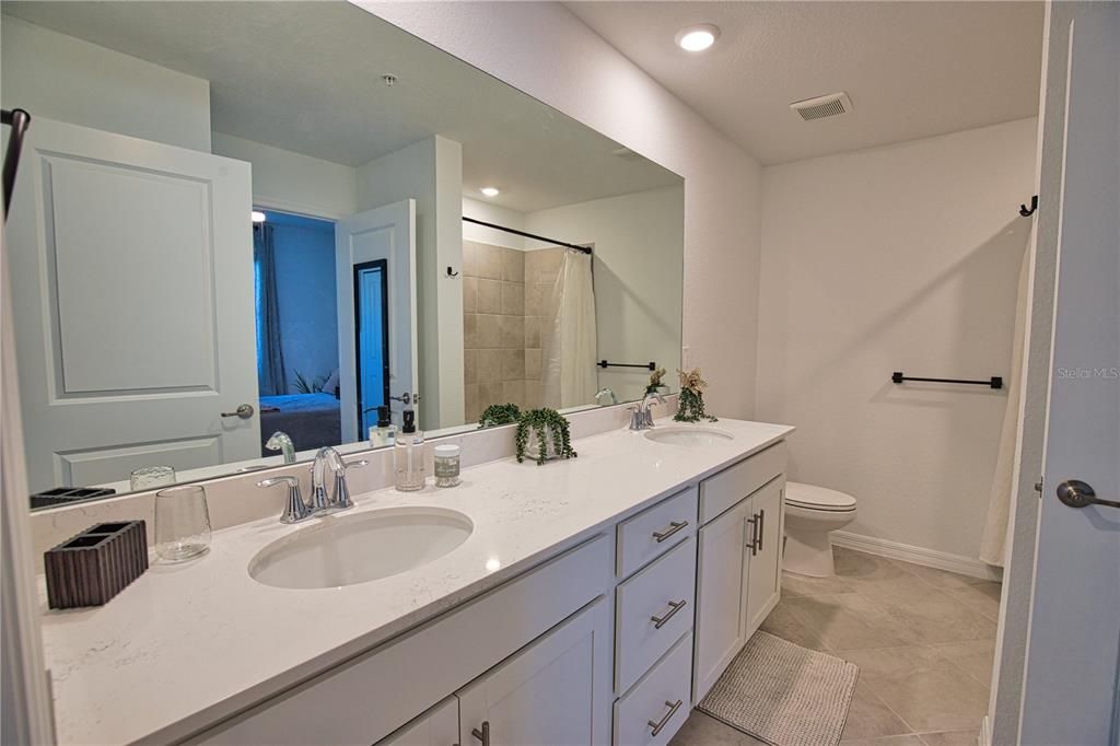 В аренду: $5,200 (2 спален, 2 ванн, 1313 Квадратных фут)