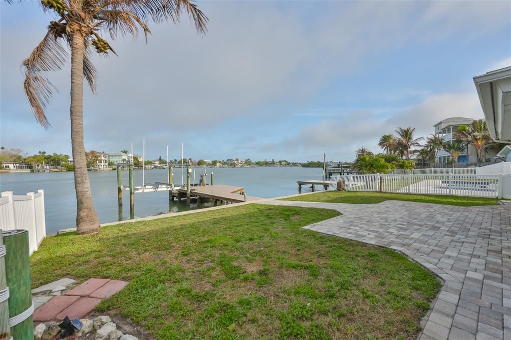 На продажу: $1,199,900 (0.15 acres)